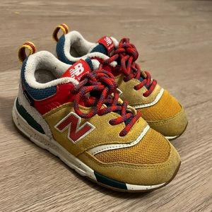 New balance 997H- Yellow Toddler Sneaker Size 9